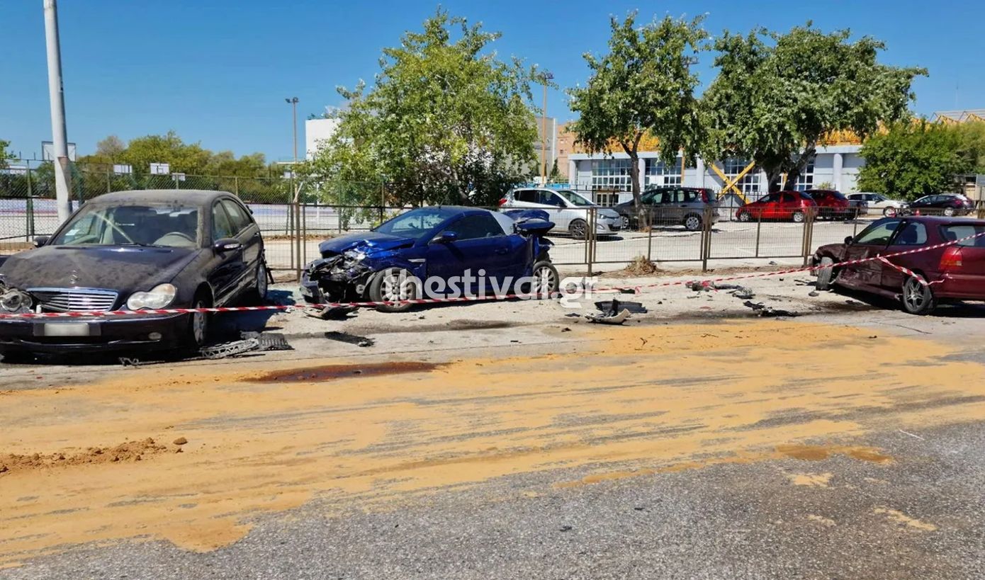 Ανεξέλεγκτη πορεία αυτοκινήτου στη Θεσσαλονίκη: Προκάλεσε ζημιές σε τέσσερα σταθμευμένα Ι.Χ., συνελήφθη ο οδηγός