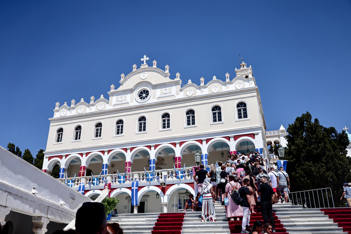 Δεκαπενταύγουστος: Η πιο μαζική μετακίνηση πιστών του ελληνικού καλοκαιριού