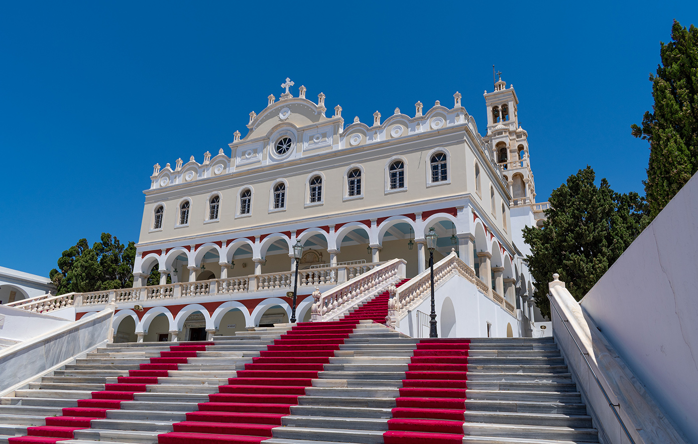 Δεκαπενταύγουστος: Όταν η Κοίμηση μετατρέπεται σε πανηγύρι – Οι παραδόσεις και τα έθιμα της Χριστιανοσύνης