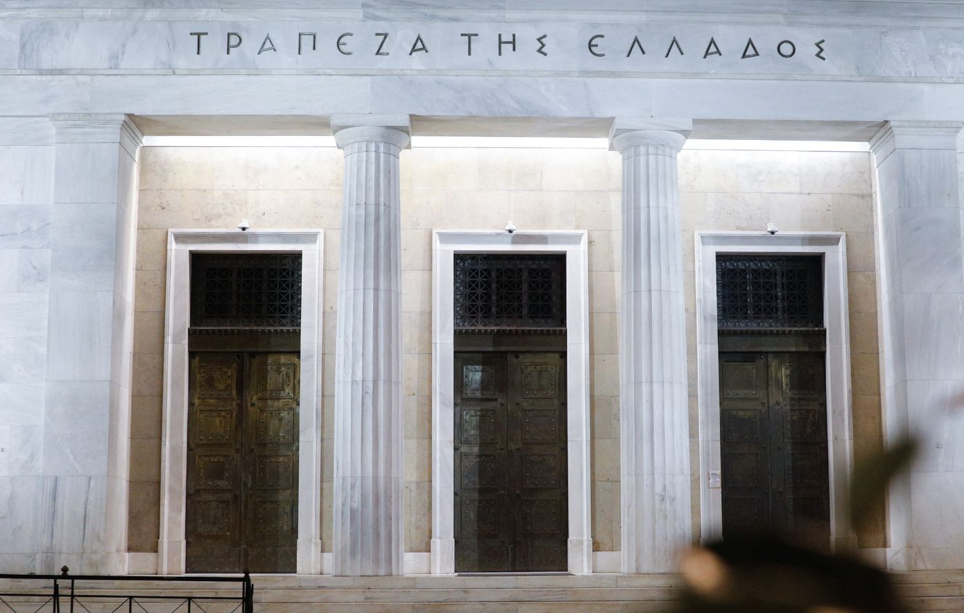 Πτώση στις καταθέσεις επιχειρήσεων, άνοδος στις καταθέσεις νοικοκυριών τον Ιούλιο