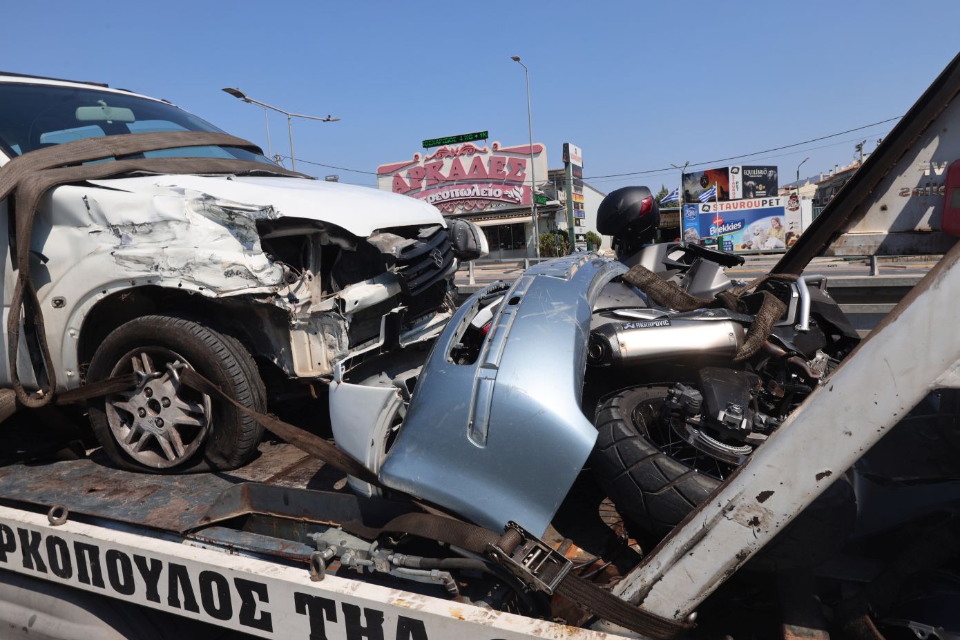 Σοβαρό δεύτερο τροχαίο στην Αττική – Συγκλονιστικές εικόνες από το δυστύχημα στην Αγία Παρασκευή