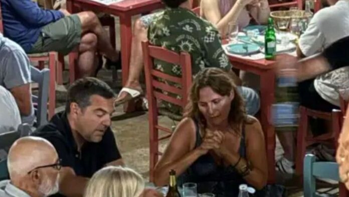 Αλέξης Τσίπρας και Μπέτυ Μπαζιάνα στην Αστυπάλαια – Η εικόνα από τις καλοκαιρινές τους στιγμές