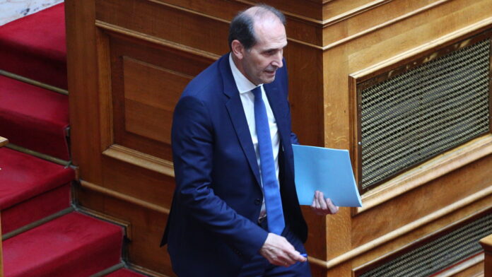 Θλίψη για τον Απόστολο Βεσυρόπουλο που πέθανε στα 59 του από ανακοπή – «Βοήθησε να μπουν 2.000 απινιδωτές σε σχολεία και κοινότητες»