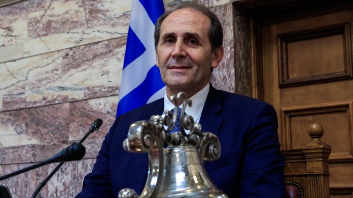 Το υπουργείο Υγείας ανακοινώνει τον θάνατο Βεσυρόπουλου – Γιατρός και διασώστης εκτός καθήκοντος επιχείρησαν να τον σώσουν