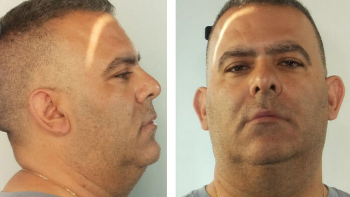 Αυτός είναι ο γυμνασιάρχης από τη Σάμο που προφυλακίστηκε για βιασμό και πορνογραφία ανηλίκων