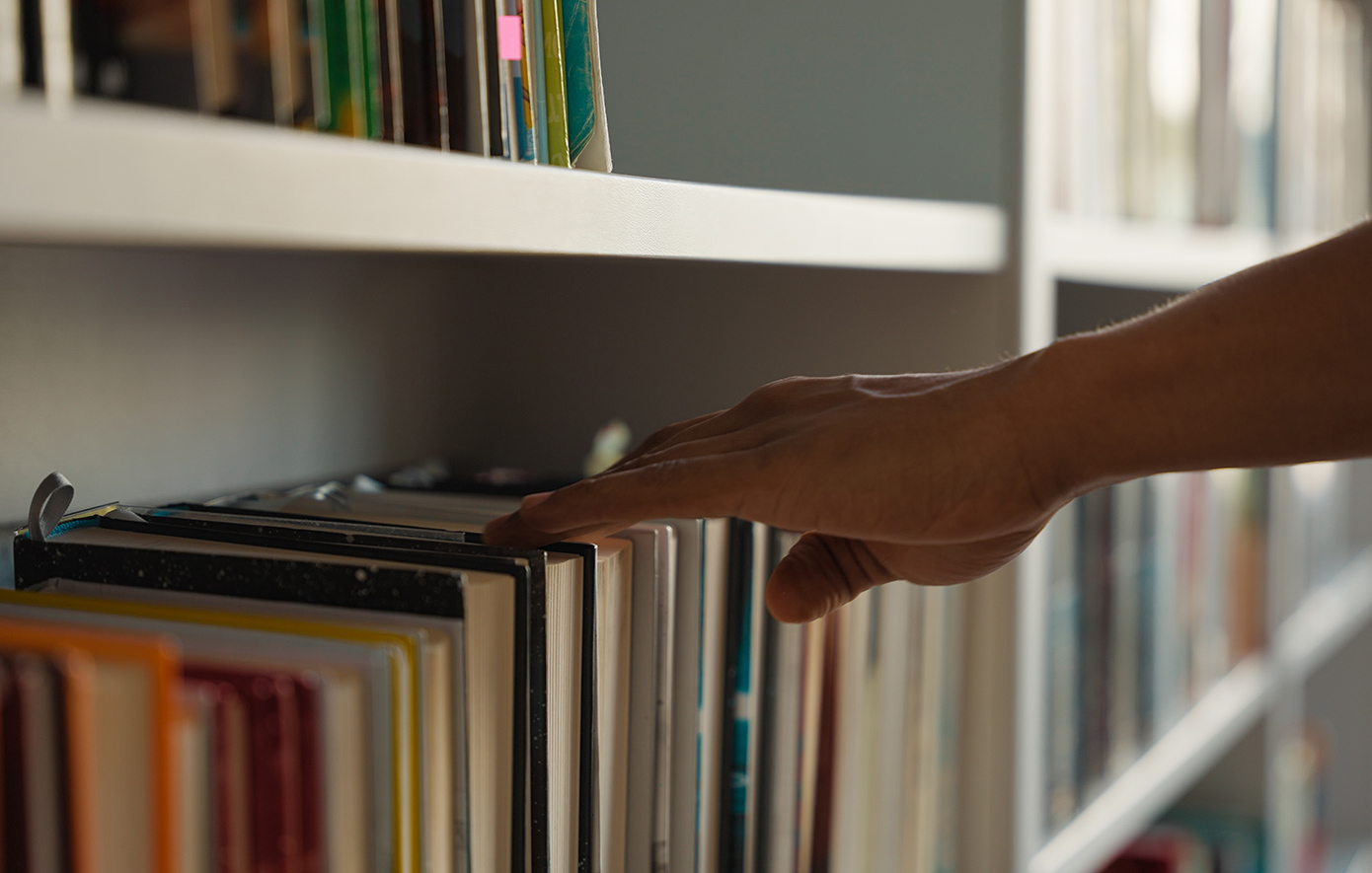 ΔΥΠΑ: Δημοσιεύθηκαν οι προσωρινοί κατάλογοι για τα vouchers βιβλίων – Περιλαμβάνουν 150.000 επιταγές αξίας 25 ευρώ έκαστη