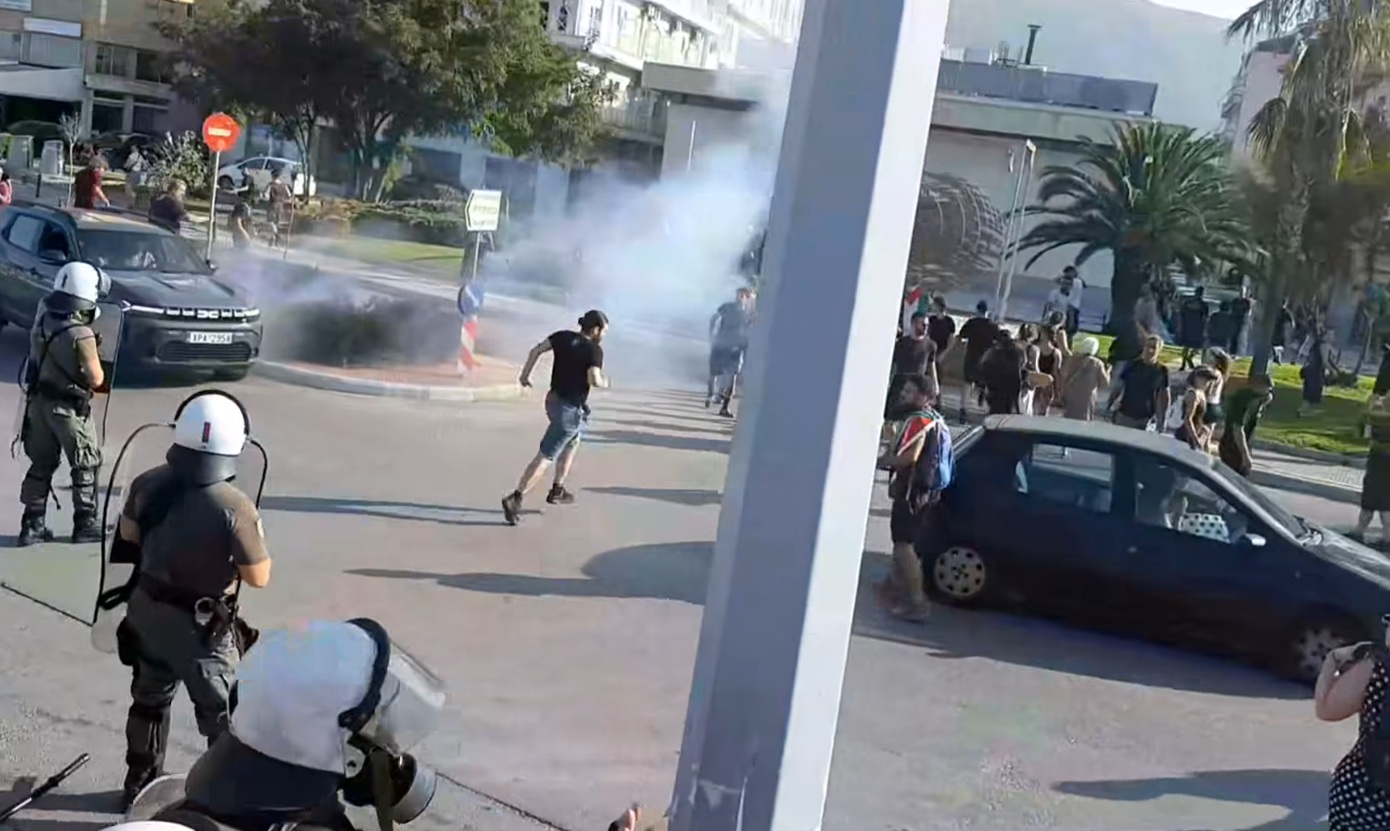 Σύγκρουση και χρήση κρότου-λάμψης στο λιμάνι του Βόλου για την υποδοχή κρουαζιερόπλοιου με Ισραηλινούς επισκέπτες