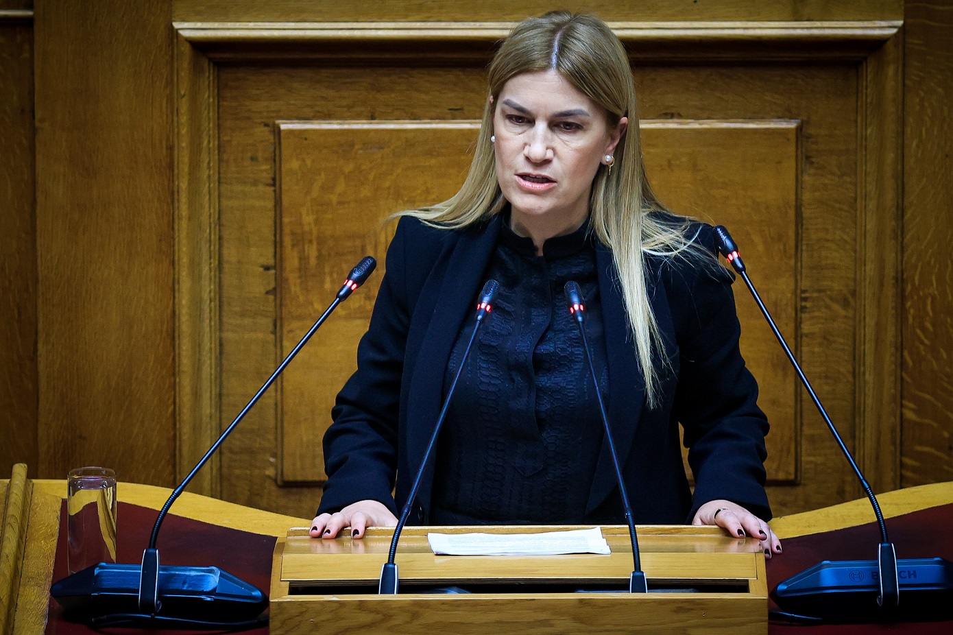 Σέβη Βολουδάκη για συνθήματα στο γραφείο της: Δεν θα μπορέσουν να με φιμώσουν
