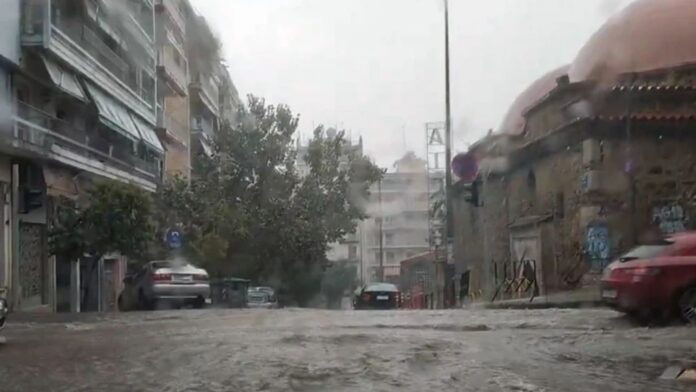 «Ψυχρή λίμνη» φέρνει ανατροπές στον καιρό το Σαββατοκύριακο – Οι περιοχές που πλήττονται από την κακοκαιρία
