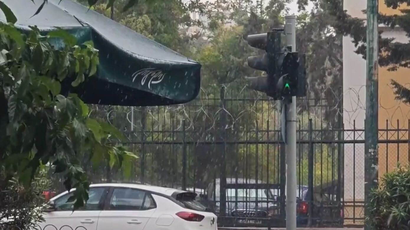 Καλοκαιρινή καταιγίδα στην Αθήνα – Οι καιρικές εξελίξεις τις επόμενες ημέρες