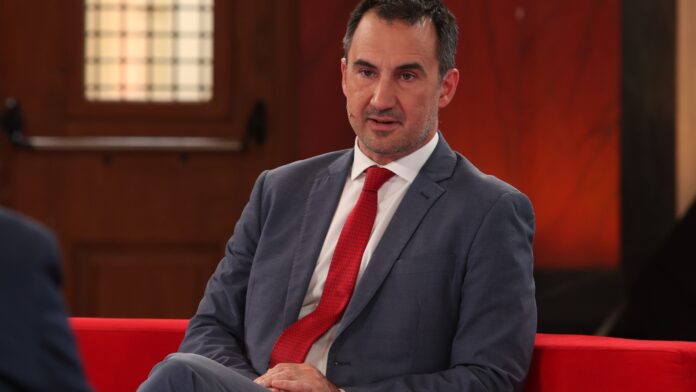 Αλέξης Χαρίτσης: «Η αιφνίδια απώλεια ενός νέου ανθρώπου μας φέρνει αντιμέτωπους με την επικράτεια της απόλυτης θλίψης»