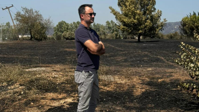 Χαρίτσης από Πάτρα: «Κυβέρνηση σε ερείπια – Η χώρα αναζητά ανάσα»