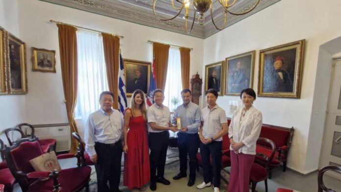 Αντιπροσωπεία Ιαπώνων Βουλευτών συναντά τον Δήμαρχο Ύδρας