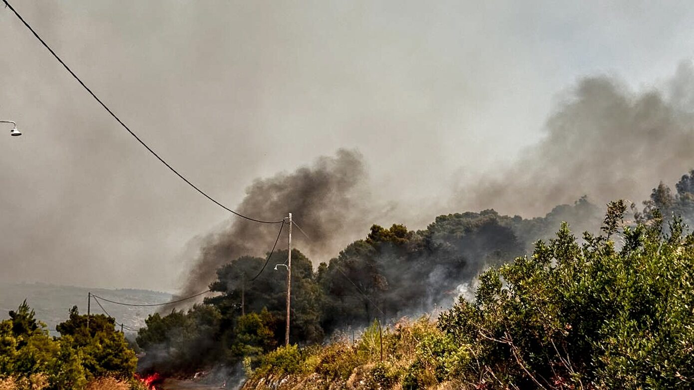 Πώς η τεχνική «αντιπύρ» βοήθησε τους πυροσβέστες να ελέγξουν τη φωτιά στη Ζάκυνθο