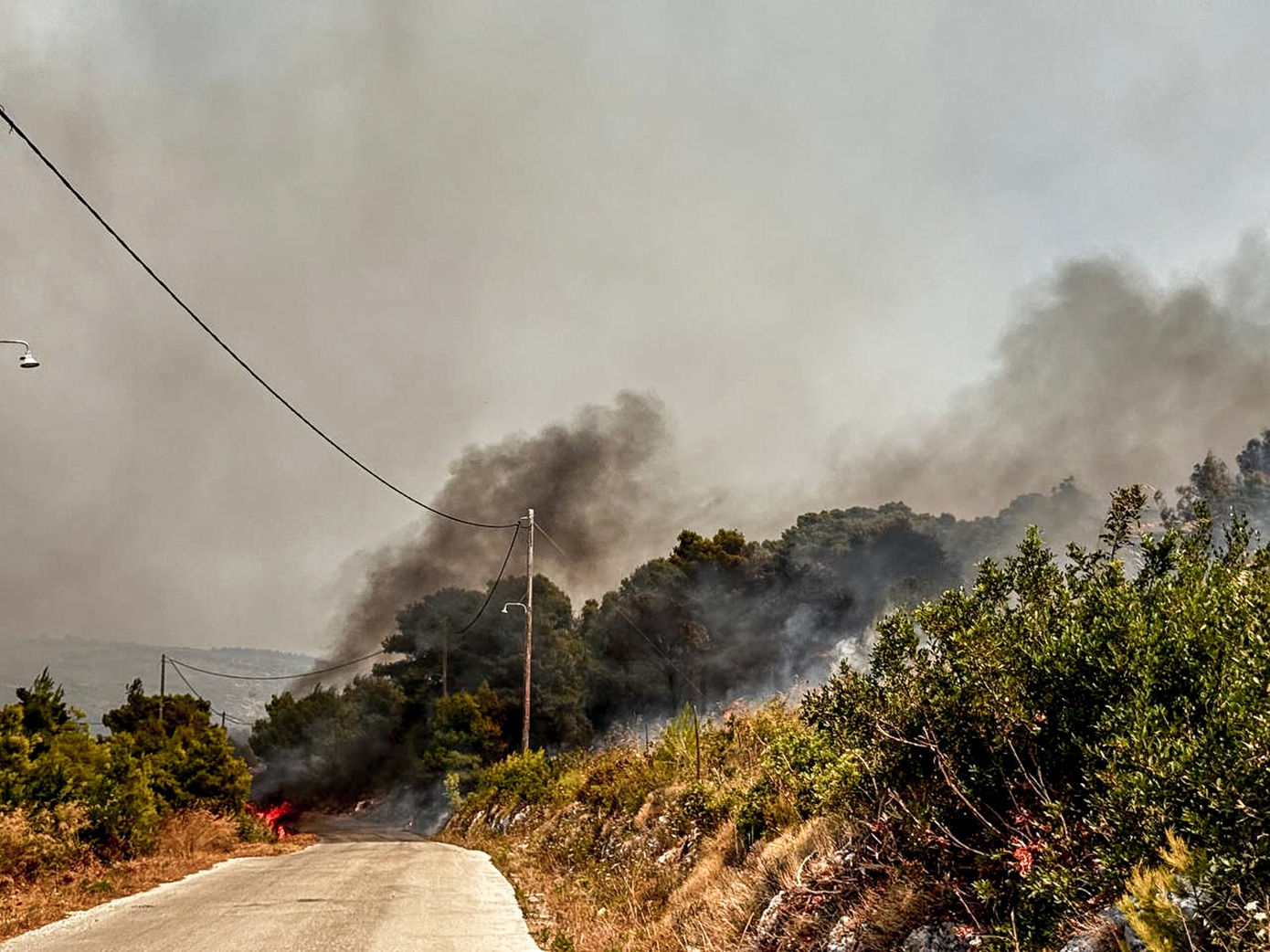 Πώς η τεχνική «αντιπύρ» βοήθησε τους πυροσβέστες να ελέγξουν τη φωτιά στη Ζάκυνθο