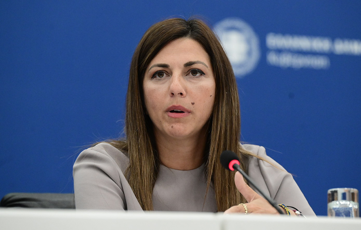 Η συγκινητική αποχαιρετιστήρια δήλωση της Σοφίας Ζαχαράκη για τον Απόστολο Βεσυρόπουλο: «Θα σε θυμόμαστε πάντα με σεβασμό και αγάπη»