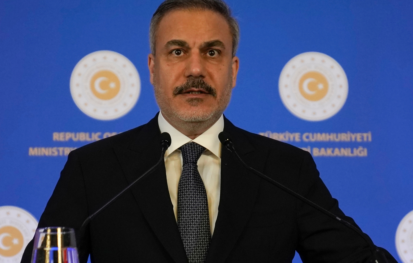 Φιντάν: Προτρέπω τους Έλληνες να εγκαταλείψουν το αντιτουρκικό κλίμα, τους οδηγεί σε πανικό