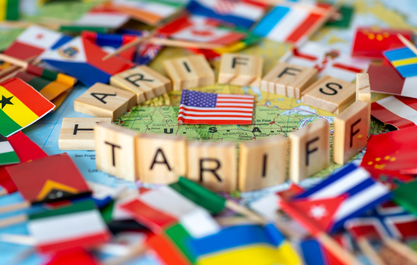 “Οι δασμοί του Τραμπ θεωρήθηκαν παράνομοι – Τι έπεται”