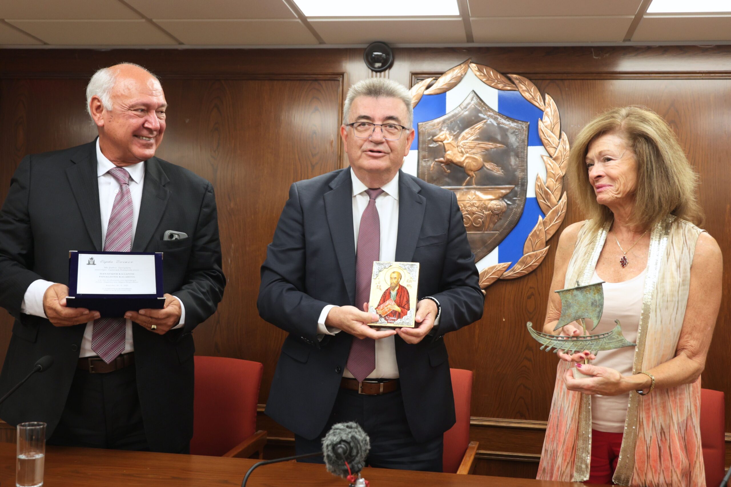 Δήμος Κορινθίων: Επίσημη αναγνώριση Παναγιώτη Καλαρίτη και Ντέμπορα Στίβενς