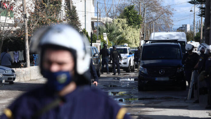 Επιχείρηση της αστυνομίας στο Μενίδι – Συνελήφθησαν 10 άτομα
