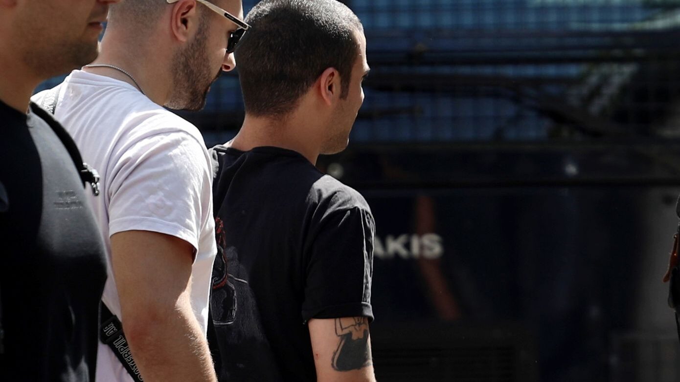 Αναβολή στη δίκη του γιου του Σωκράτη Μάλαμα – Κατηγορείται για επιθέσεις και απειλές κατά αστυνομικών