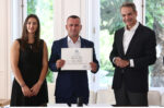 Πολιτογραφήθηκε ο «ήρωας του Αράχθου» που βούτηξε σε ποτάμι για να σώσει δύο παιδιά – Υπογραφή από τον Κυριάκο Μητσοτάκη