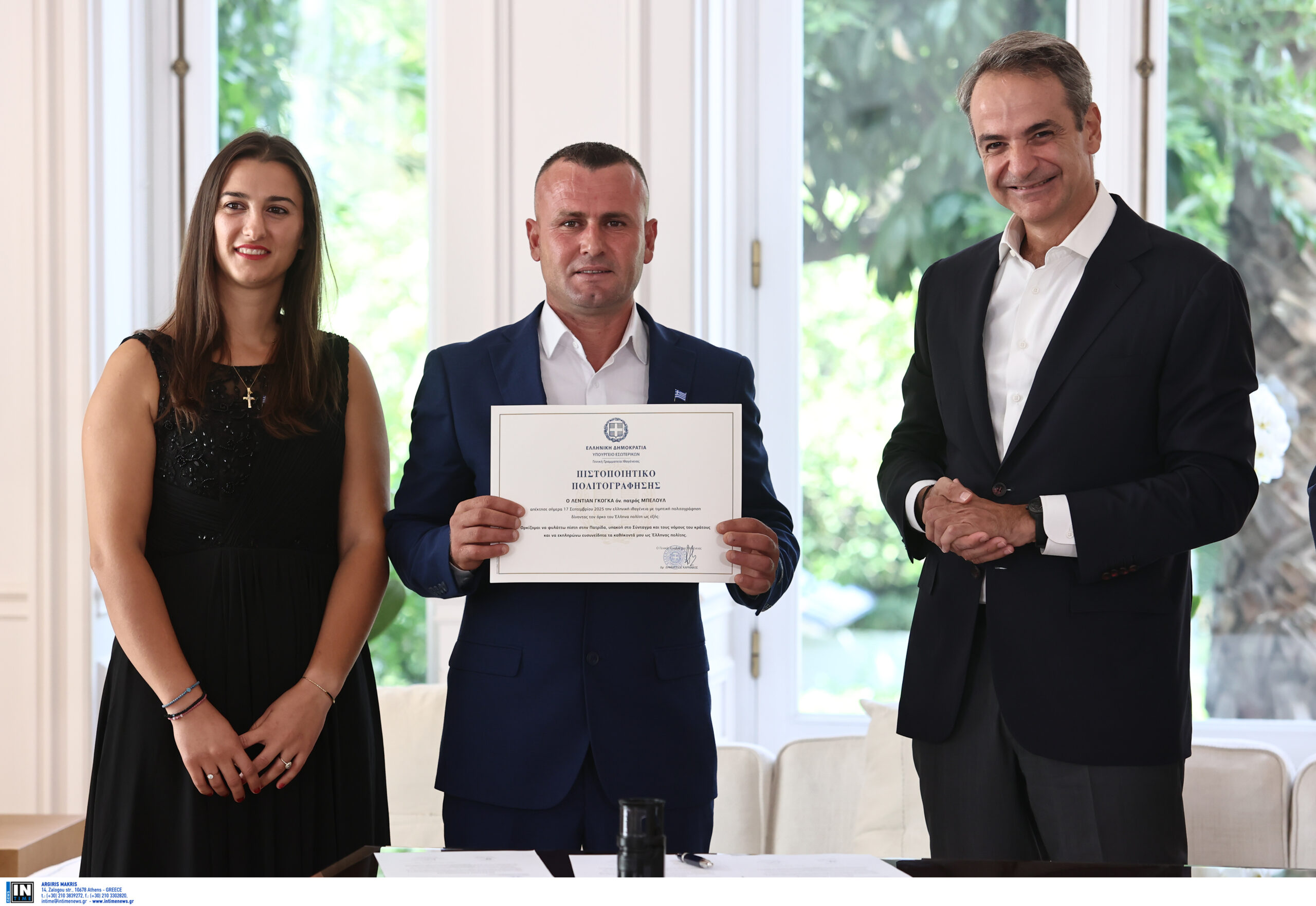 Πολιτογραφήθηκε ο «ήρωας του Αράχθου» που βούτηξε σε ποτάμι για να σώσει δύο παιδιά – Υπογραφή από τον Κυριάκο Μητσοτάκη