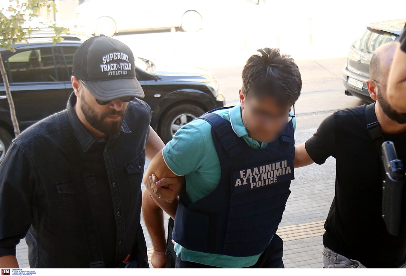 Ο 50χρονος αδελφοκτόνος πίσω από τα κάγκελα – Τι ισχυρίστηκε στην απολογία του, δίπλα του συγγενείς και φίλοι