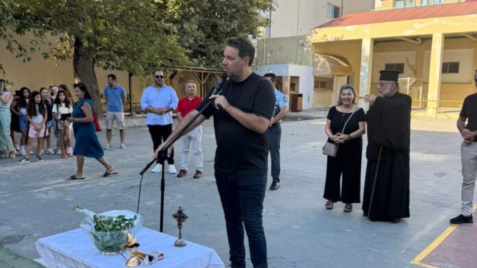 Αλ. Κολιάδης: “Φιλοδοξία μας να βελτιώνουμε κάθε χρόνο τα σχολεία της Ρόδου”