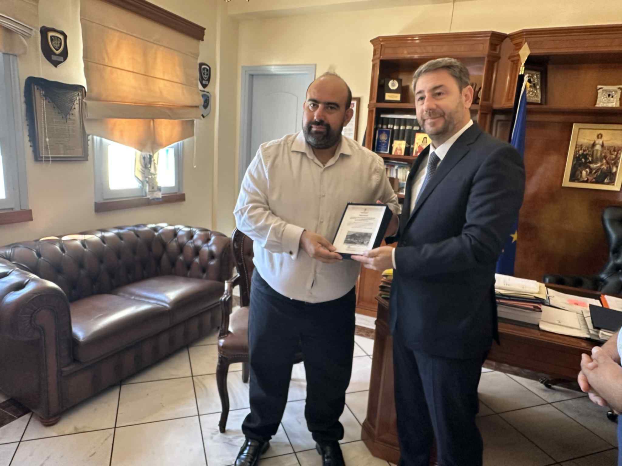 Ο Νίκος Ανδρουλάκης επισκέπτεται τον δήμαρχο Κυθήρων