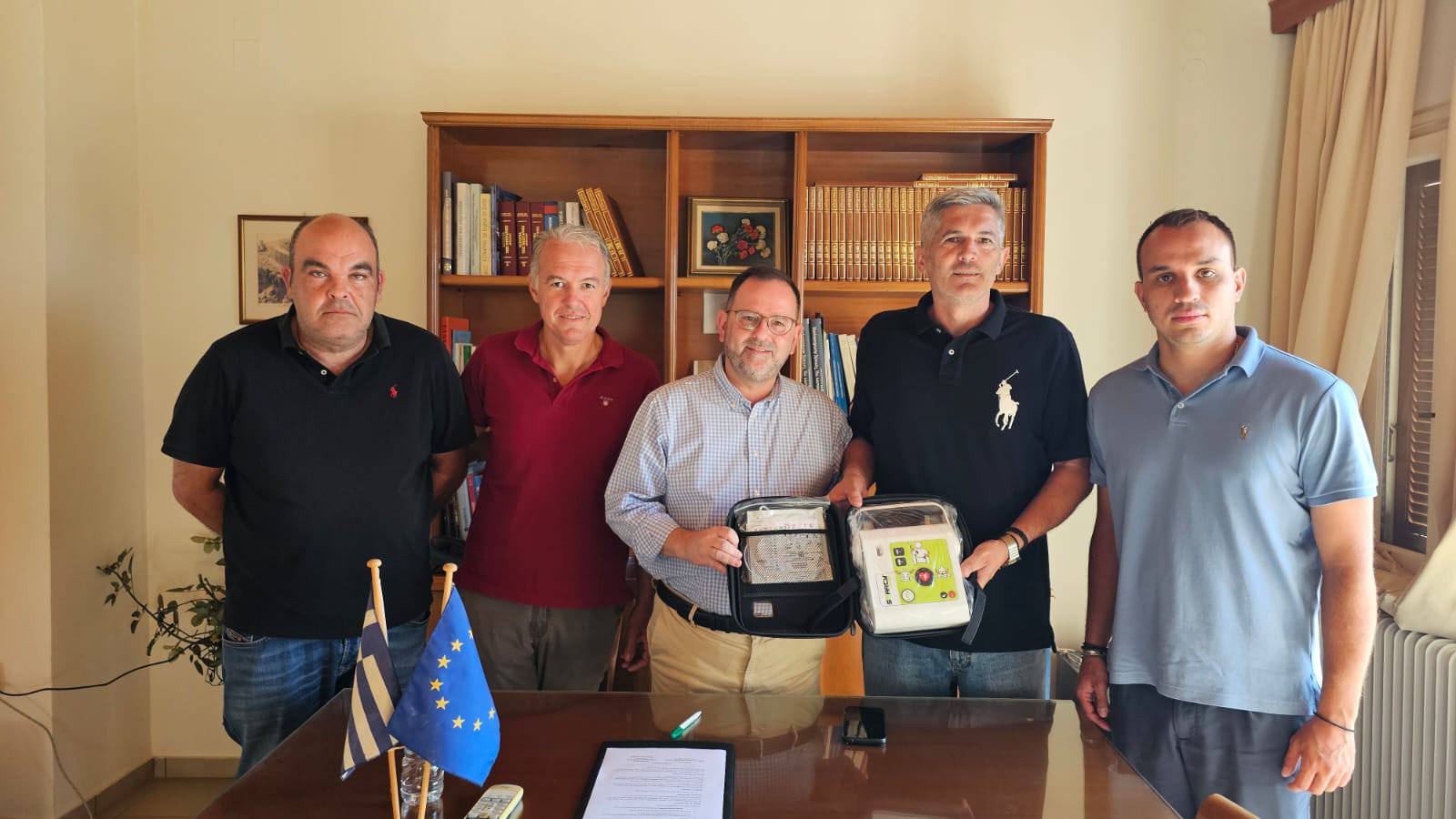 Περιφέρεια Δυτικής Ελλάδας: Παράδοση των πρώτων απινιδωτών σε τρεις Κοινότητες της Ηλείας