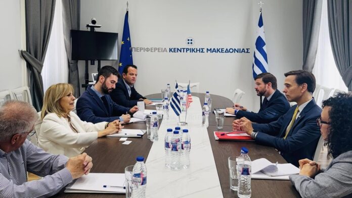 Σύσκεψη της Περιφερειάρχη Αθηνάς Αηδονά με τον Αμερικανό Επιτετραμμένο