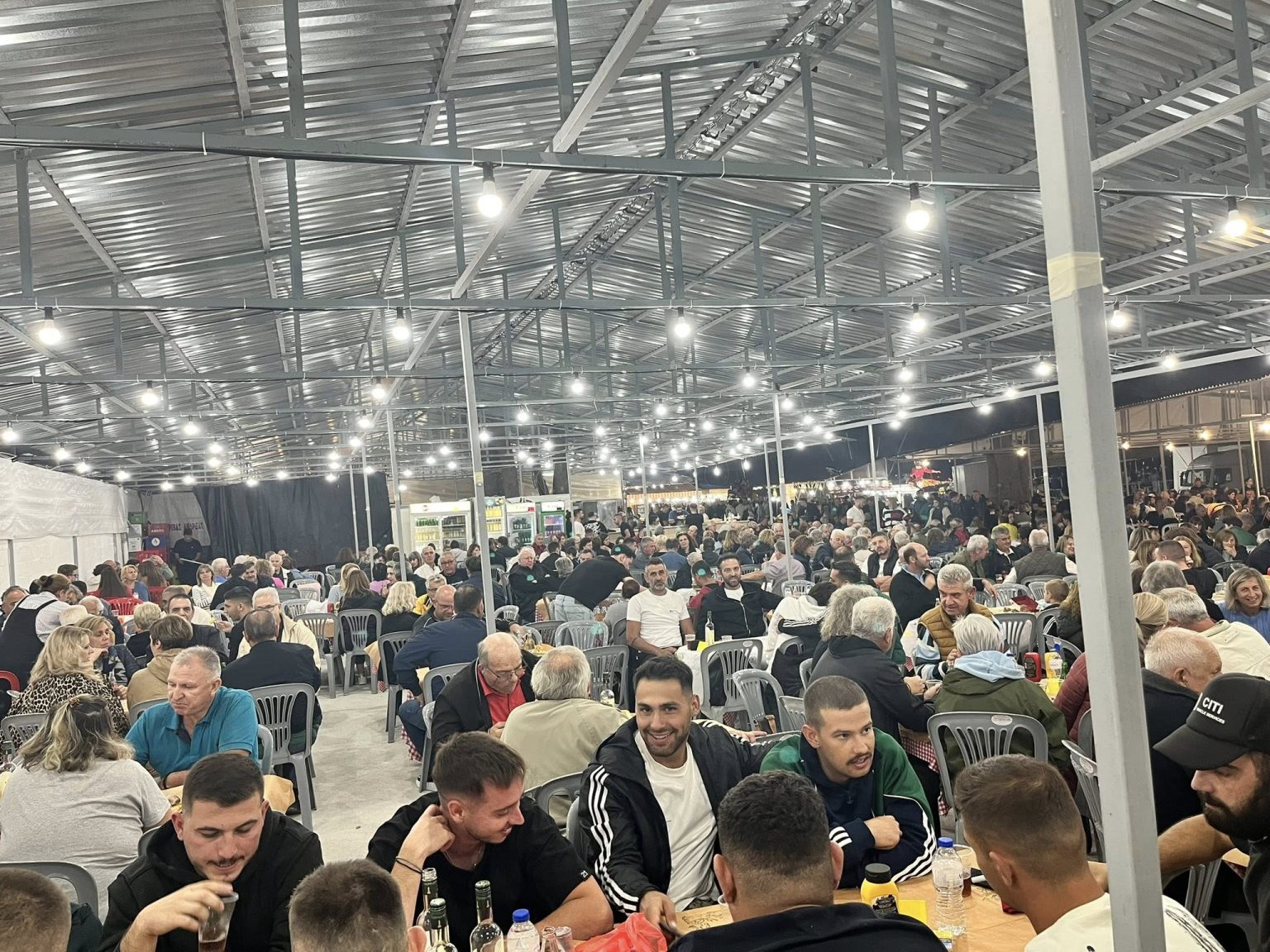 Μεγάλη προσέλευση κόσμου το Σάββατο βράδυ στην Εμποροπανήγυρη Σερβίων