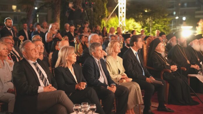 Η Αθηνά Αηδονά παρευρίσκεται στα εγκαίνια της φωτογραφικής έκθεσης για το Άγιον Όρος