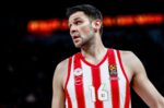 Ο Κώστας Παπανικολάου συνάντησε τροχαίο και απασχόλησε δύο παιδιά για να προστατεύσει την τραυματισμένη μητέρα τους