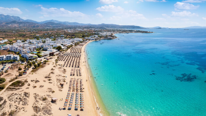 Ποιοι επιχειρηματίες στρέφονται στον τουρισμό; – Στο στόχαστρό τους γνωστοί προορισμοί και κρυμμένα διαμάντια για ξένους ταξιδιώτες