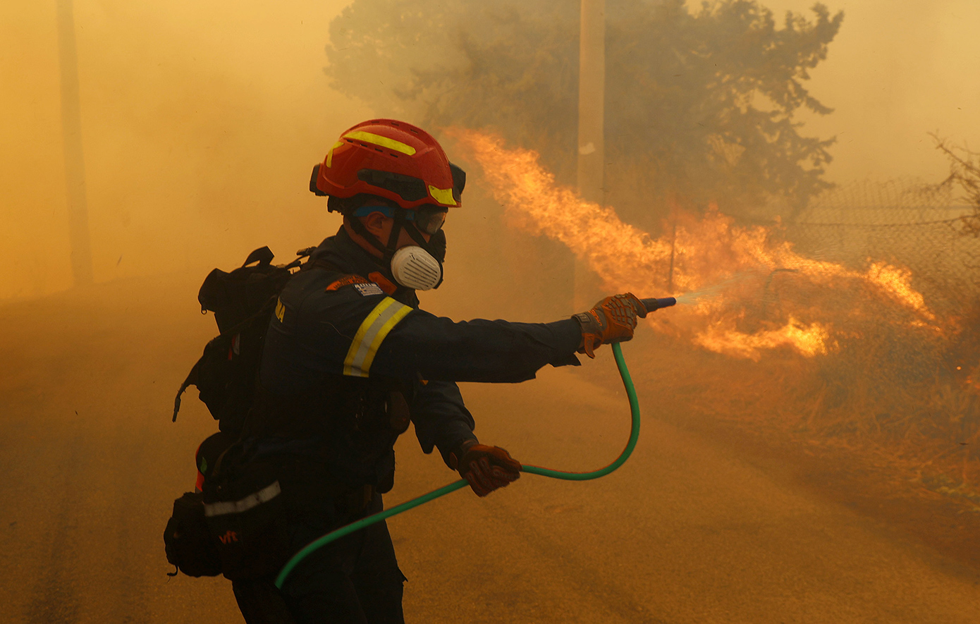 Δύο πυρκαγιές ανάμεσα σε Πολυχνίτο και Βρίσα, στη Λέσβο – Ειδοποίηση από το 112