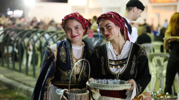 Η Κρήτη κατέφθασε και… «αναστάτωσε» το Ωραιόκαστρο με την 12η Γιορτή Τσικουδιάς