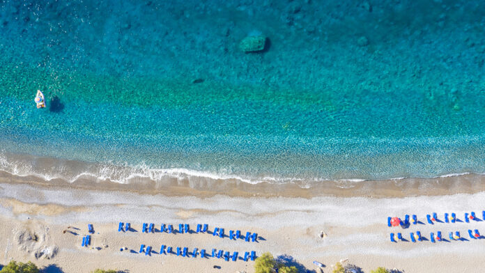Κρήτη, Δωδεκάνησα και Ιόνια Νησιά κυριαρχούν στον τουρισμό με αυξημένες αφίξεις το 2025