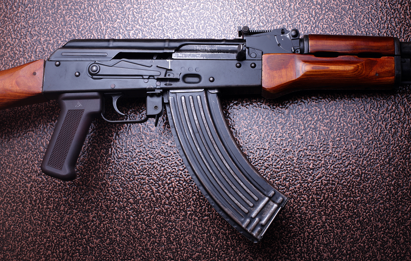 Όπλα και ναρκωτικά ανακαλύφθηκαν μετά τη διαλεύκανση απόπειρας δολοφονίας στην Πυλαία