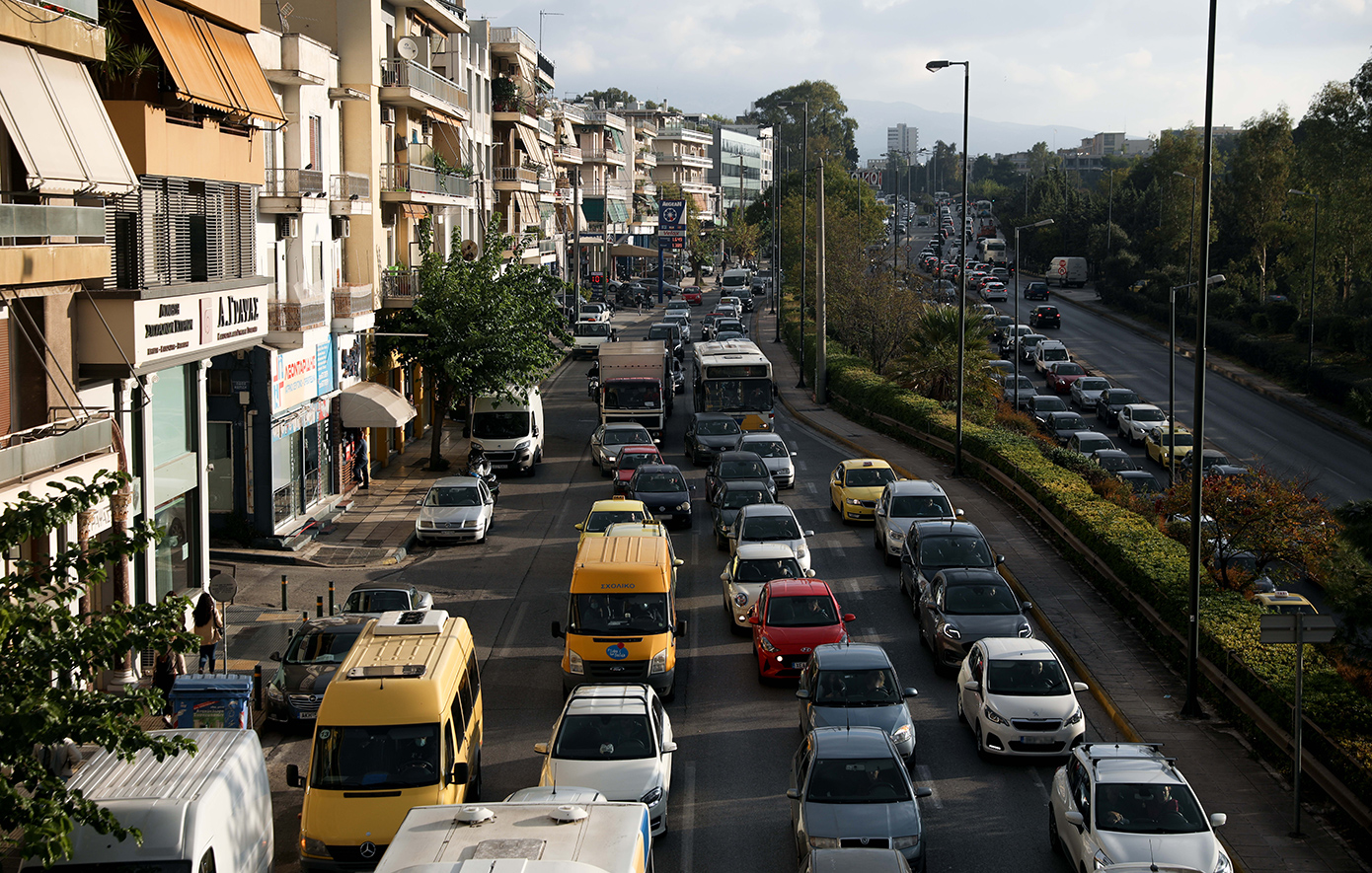 Κίνηση τώρα: Κυκλοφοριακό χάος στην Αττική – Ποιοι δρόμοι είναι μπλοκαρισμένοι