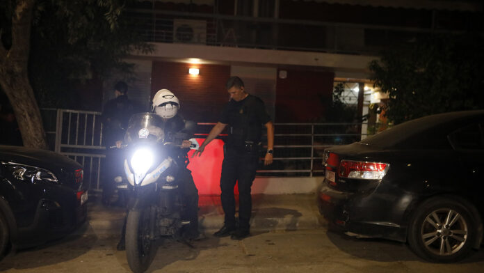 Ζευγάρι νεκρό στον Νέο Κόσμο: Εκείνη με τραύμα στο στήθος, εκείνος στο κεφάλι – «Ήταν ασθενής κι εκείνος θλιμμένος»