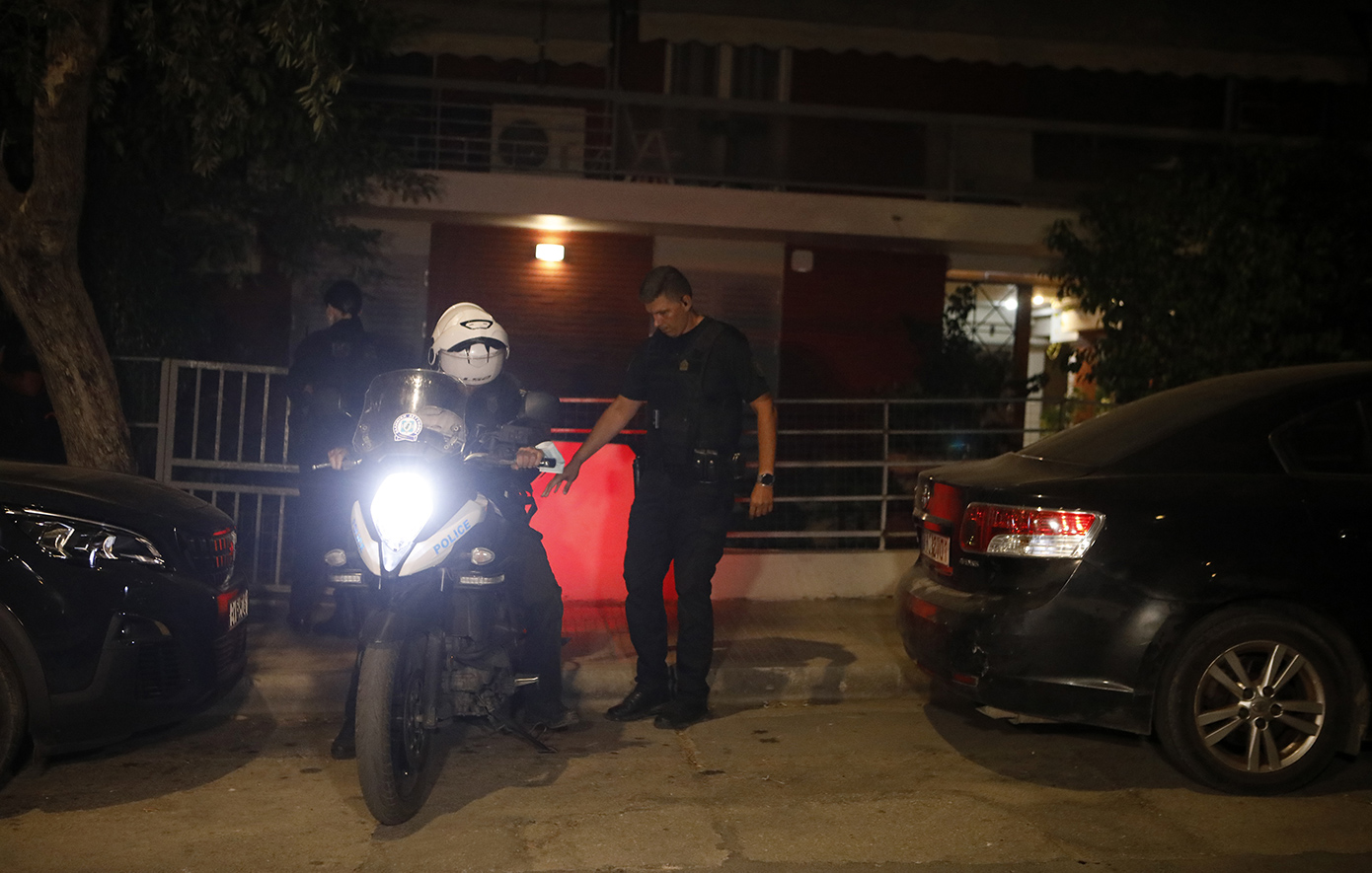 Ζευγάρι νεκρό στον Νέο Κόσμο: Εκείνη με τραύμα στο στήθος, εκείνος στο κεφάλι – «Ήταν ασθενής κι εκείνος θλιμμένος»