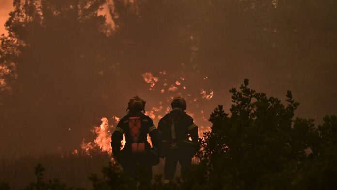 Μερικώς ελεγχόμενη η φωτιά σε δασική περιοχή των Ανωγείων Ρεθύμνου