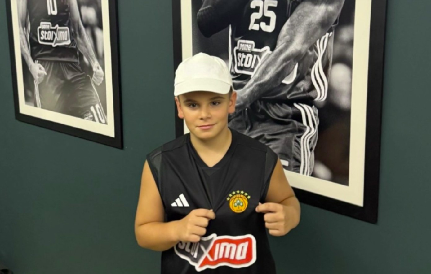 Παναθηναϊκός: Η ευτυχισμένη στιγμή του 11χρονου φιλάθλου που ανέβηκε για να παρακολουθήσει την προπόνηση