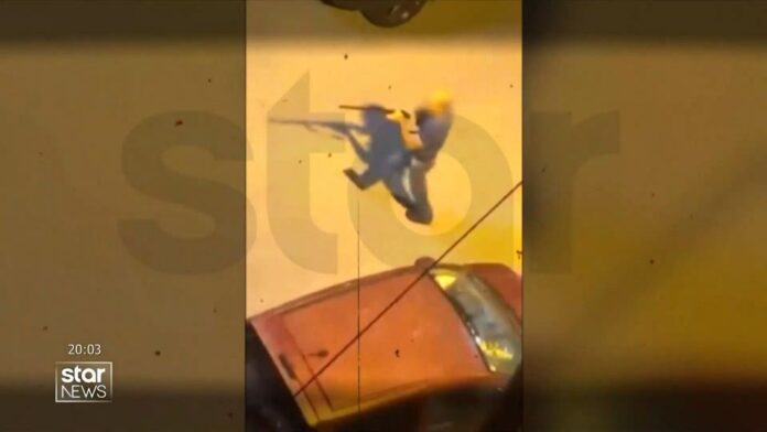 Σοκαριστικό βίντεο: Άνδρας απείλησε παιδιά με καραμπίνα λόγω θορύβου στη Θεσσαλονίκη