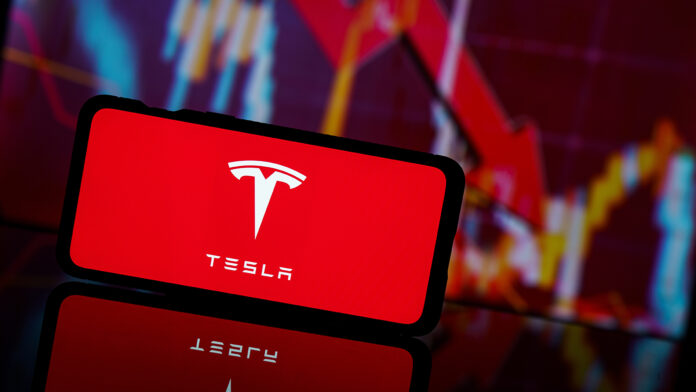 Η πτώση των πωλήσεων της Tesla στην Ευρώπη συνεχίζεται – Ποια χώρα ξεχωρίζει ως εξαίρεση
