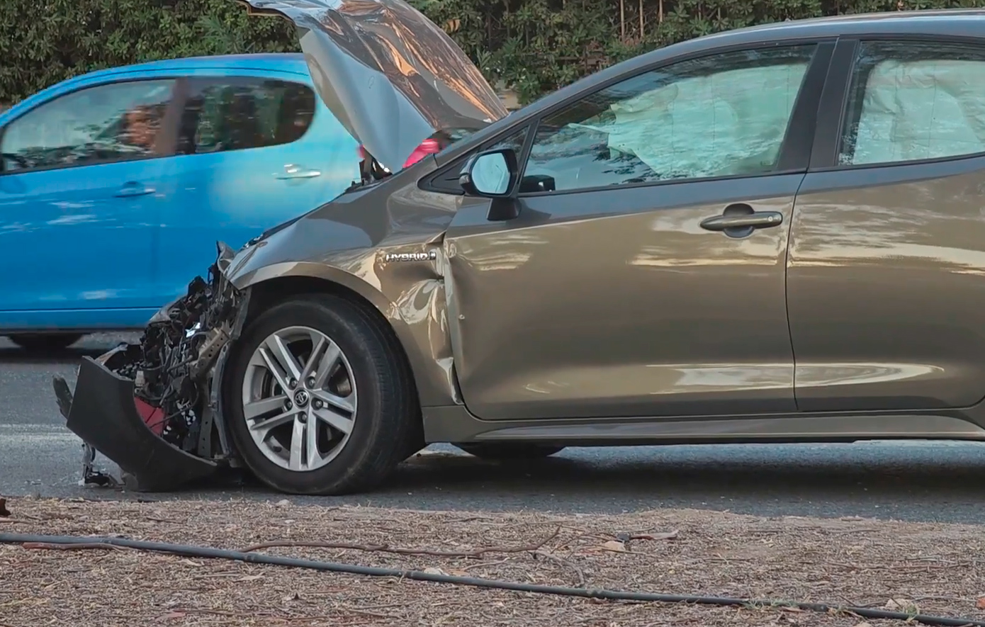 Σύγκρουση δύο οχημάτων στην παραλιακή – Κυκλοφοριακό χάος στην Ποσειδώνος