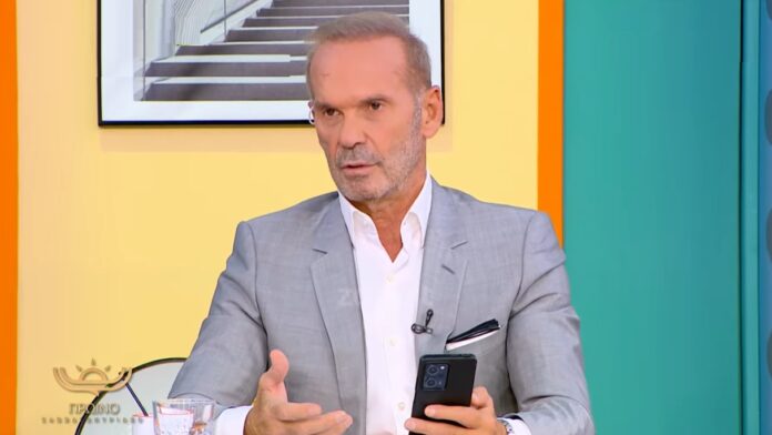 Πέτρος Κωστόπουλος για τον Πάρι Ρούπο: «Έπρεπε να έχει αποχωρήσει»