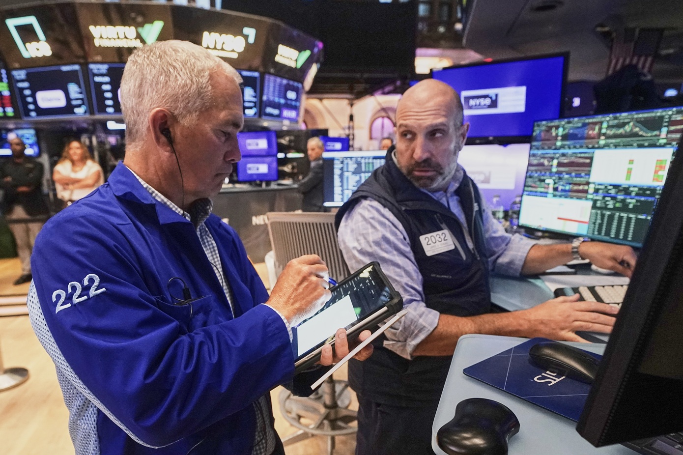 Ρεκόρ για τους κύριους δείκτες στη Wall Street με ελπίδες μείωσης επιτοκίων από τη Fed